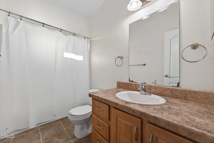 7-web-or-mls-UpmarketMedia-57Via-009