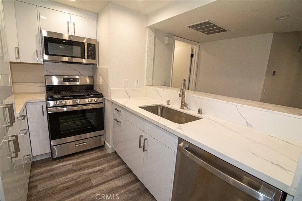 6275 Canoga Avenue 73, Woodland Hills, California 91367 — photo 5