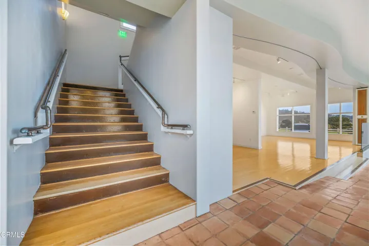 Stairway to Suites C & D