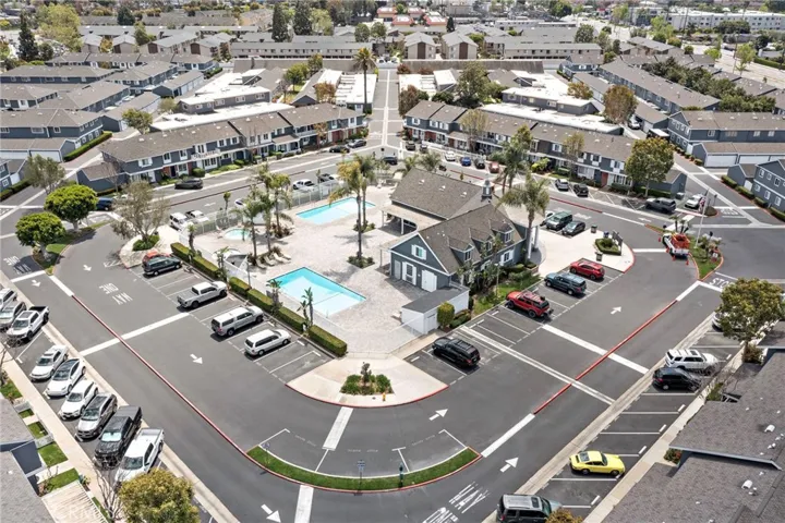 2 community pools/spas/clubhouse