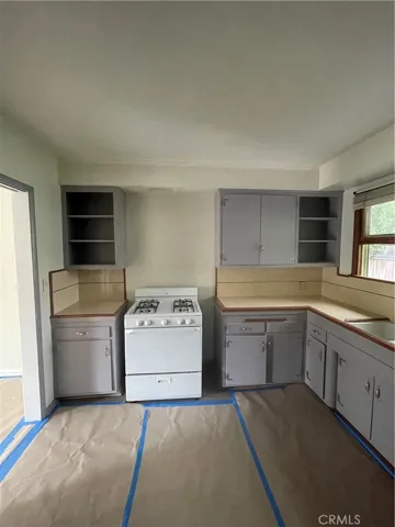 14315 Burbank 1/2, Van Nuys, California 91401