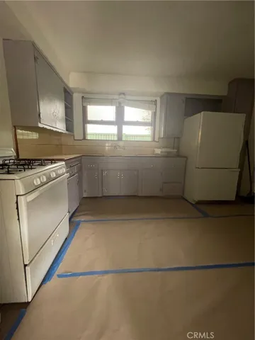 14315 Burbank 1/2, Van Nuys, California 91401