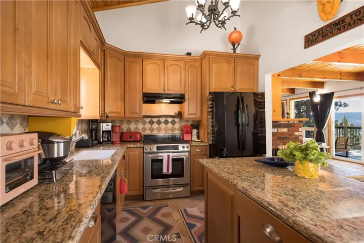 39563 Raccoon Drive, Fawnskin, California 92333