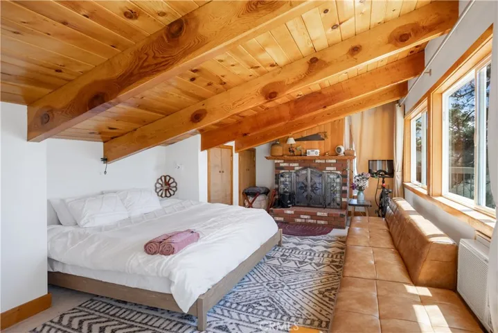 39563 Raccoon Drive, Fawnskin, California 92333