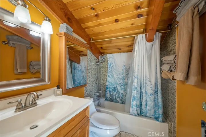 39563 Raccoon Drive, Fawnskin, California 92333