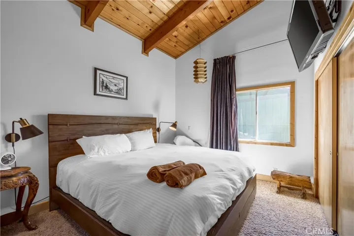 39563 Raccoon Drive, Fawnskin, California 92333