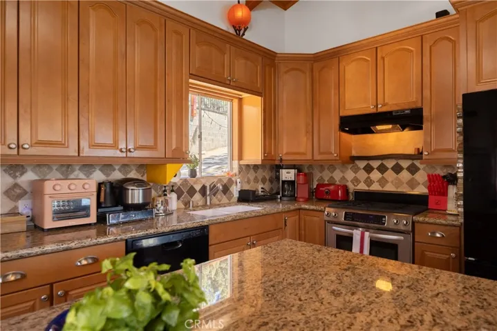 39563 Raccoon Drive, Fawnskin, California 92333