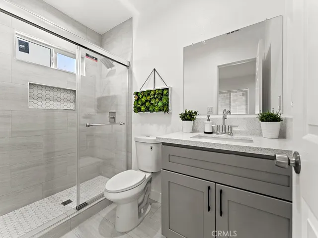 Main House - Bathroom #1