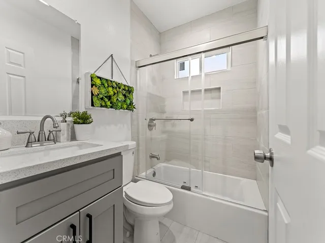Main House - Bathroom #1