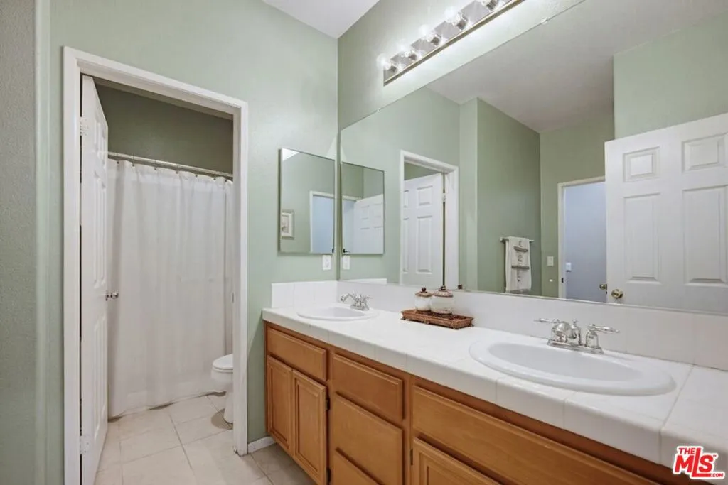 2nd Main Level Bath