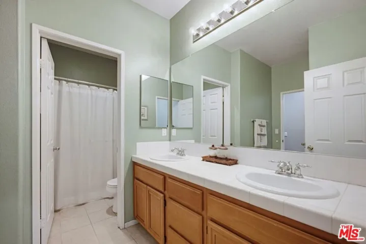 2nd Main Level Bath