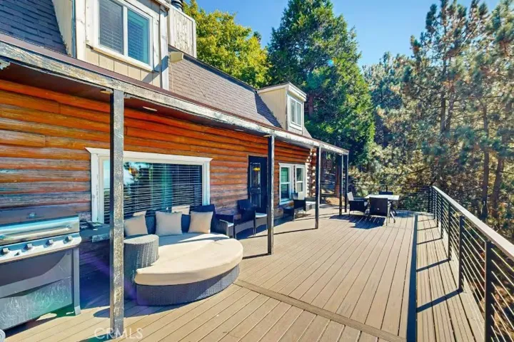 BBQ and outdoor furniture is included