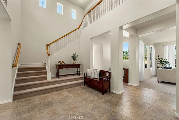 TWO-STORY CEILINGS WELCOME YOU IN WITH PLENTY OF NATURAL LIGHT