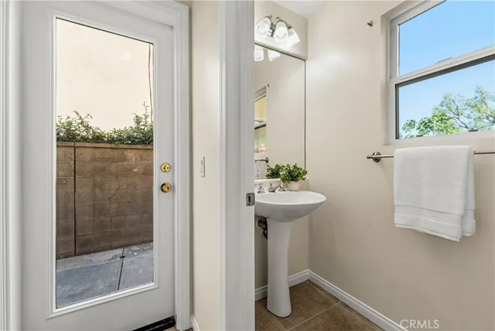 POWDER ROOM DOWNSTAIRS WITH DIRECT ACCESS TO BACKYARD.