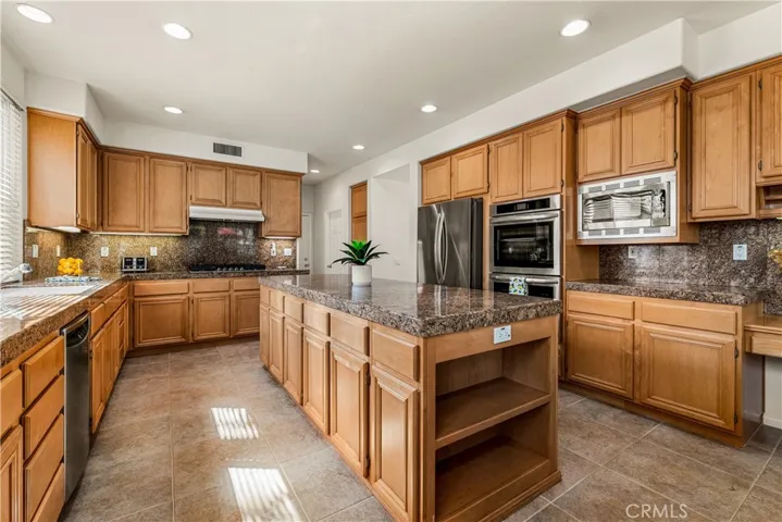 GREAT LAY OUT IN THIS VERY SPACIOUS KITCHEN WITH LARGE CENTER ISLAND WITH NEW STAINLESS STEEL DOUBLE OVENS, MICROWAVE AND GAS GOOKTOP