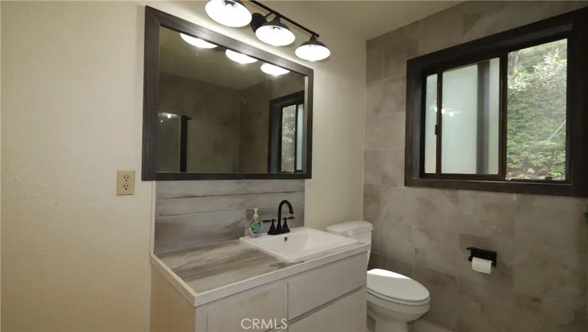 2nd floor bathroom