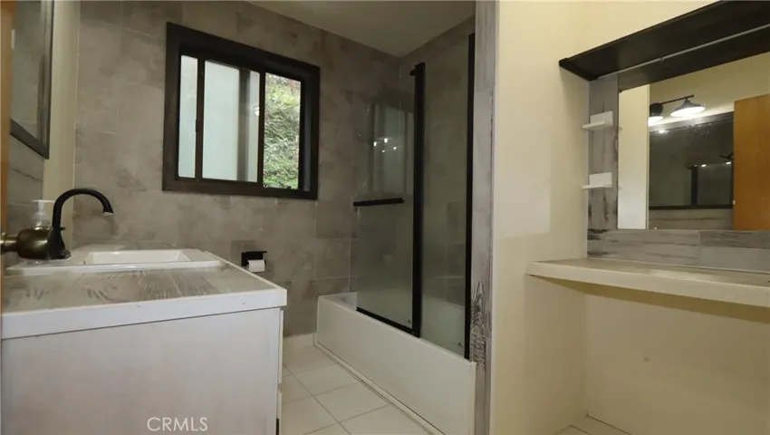 2nd floor bathroom