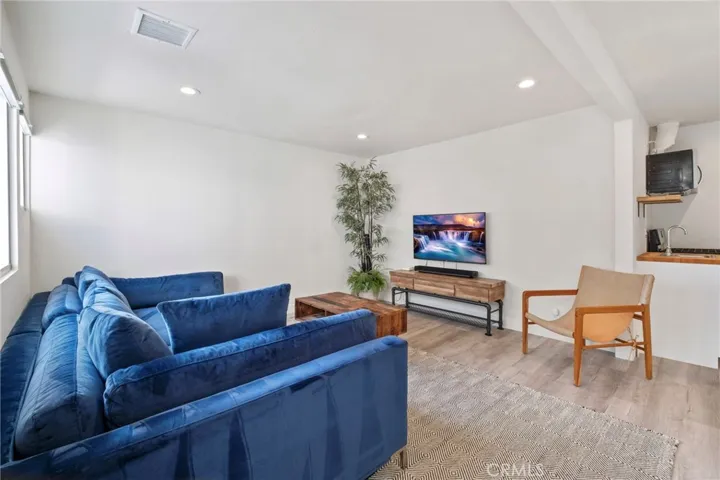 555 E 3rd, Long Beach, California 90802