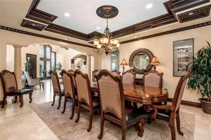Entertainers dinning room for the entire family