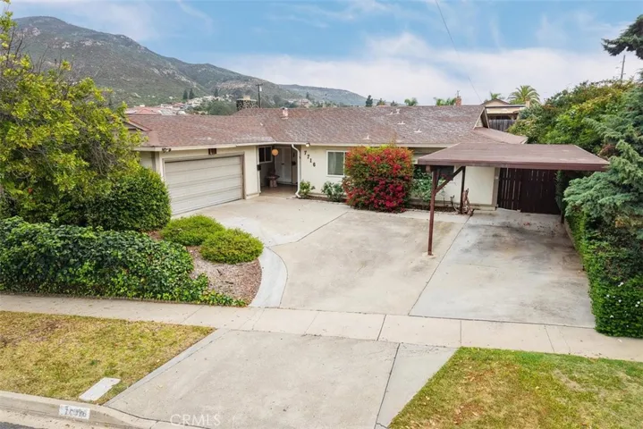 Great San Carlos location with views of Cowles Mtn.