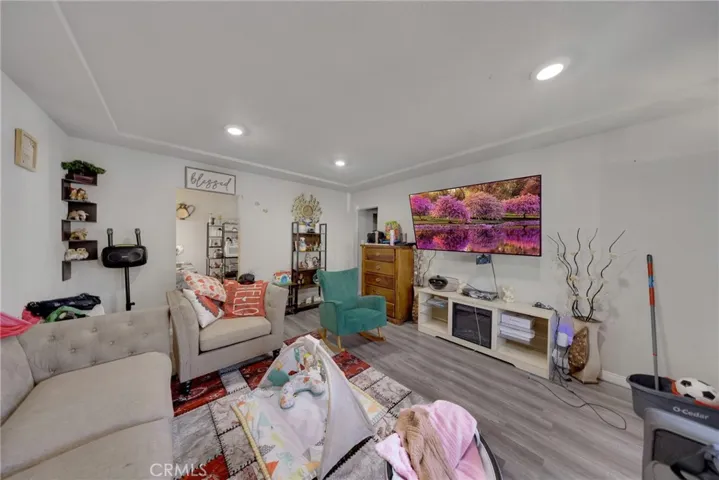3222-Living Room to Dining Room