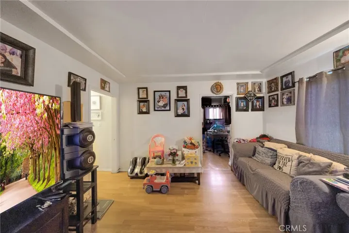 3218-Living Room to Dining Room