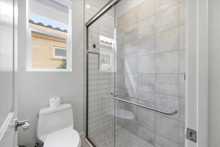 34-Jack & Jill Bath