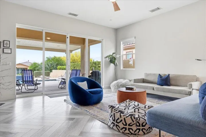 10-Living Room