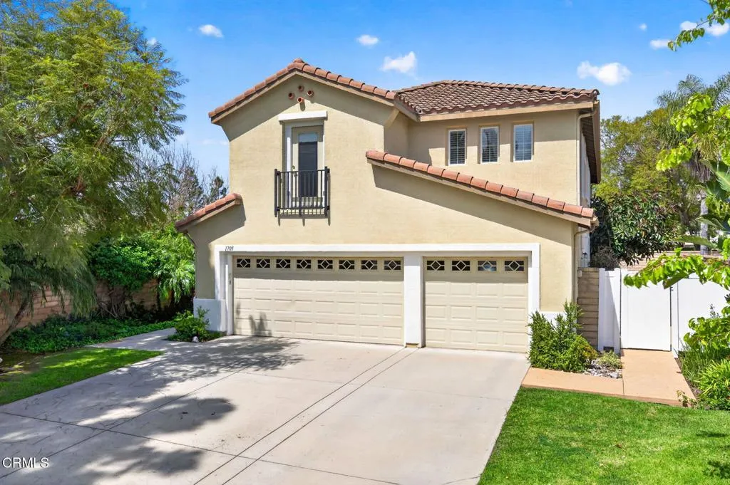 2-web-or-mls-UpmarketMedia-1705ViaPaj-14