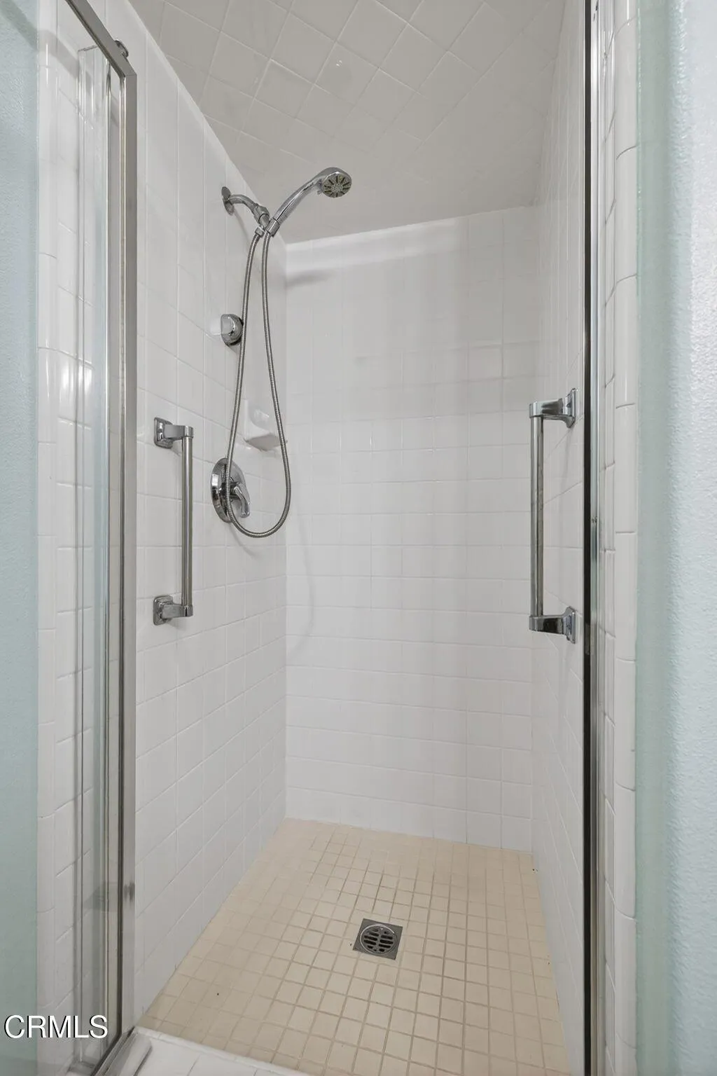40-web-or-mls-UpmarketMedia-1705ViaPaj-0