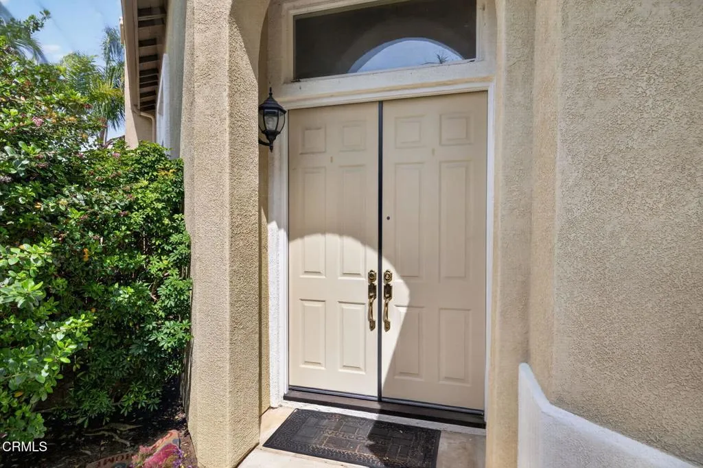 5-web-or-mls-UpmarketMedia-1705ViaPaj-14