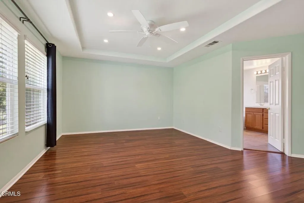 25-web-or-mls-UpmarketMedia-1705ViaPaj-0
