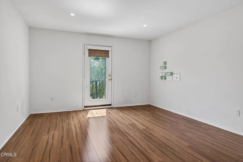 36-web-or-mls-UpmarketMedia-1705ViaPaj-1