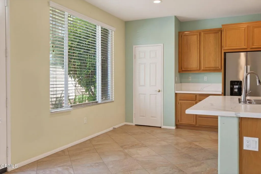 18-web-or-mls-UpmarketMedia-1705ViaPaj-0