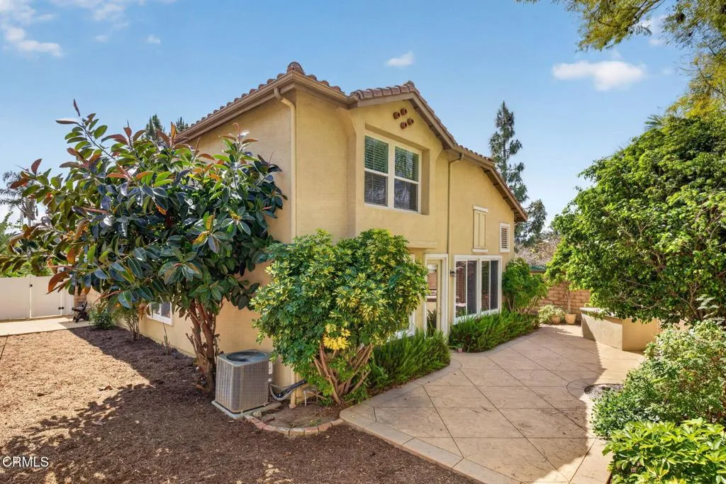 44-web-or-mls-UpmarketMedia-1705ViaPaj-1