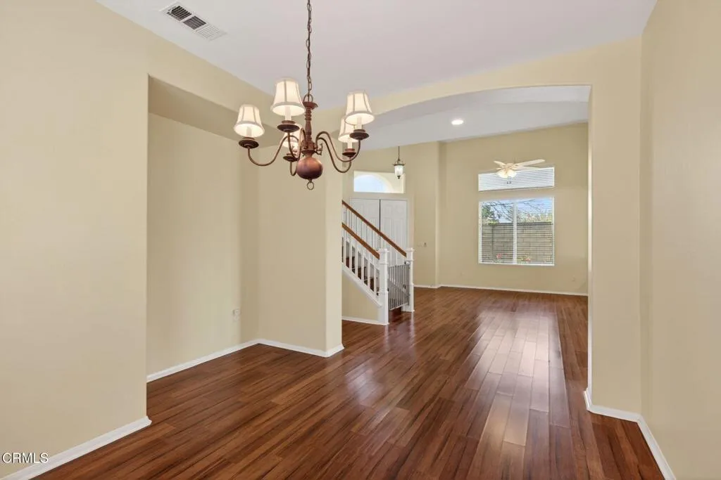 11-web-or-mls-UpmarketMedia-1705ViaPaj-0