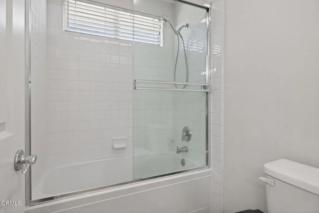 34-web-or-mls-UpmarketMedia-1705ViaPaj-0