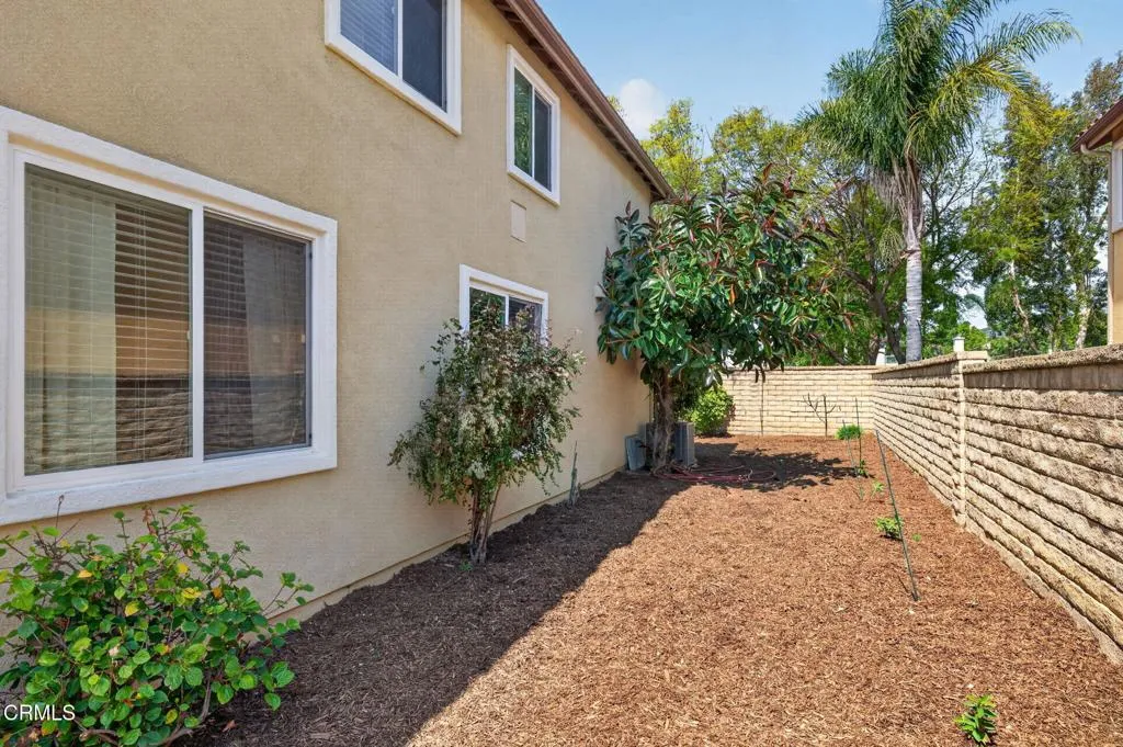51-web-or-mls-UpmarketMedia-1705ViaPaj-1