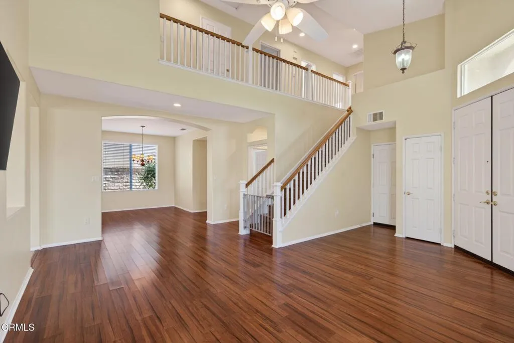 9-web-or-mls-UpmarketMedia-1705ViaPaj-01