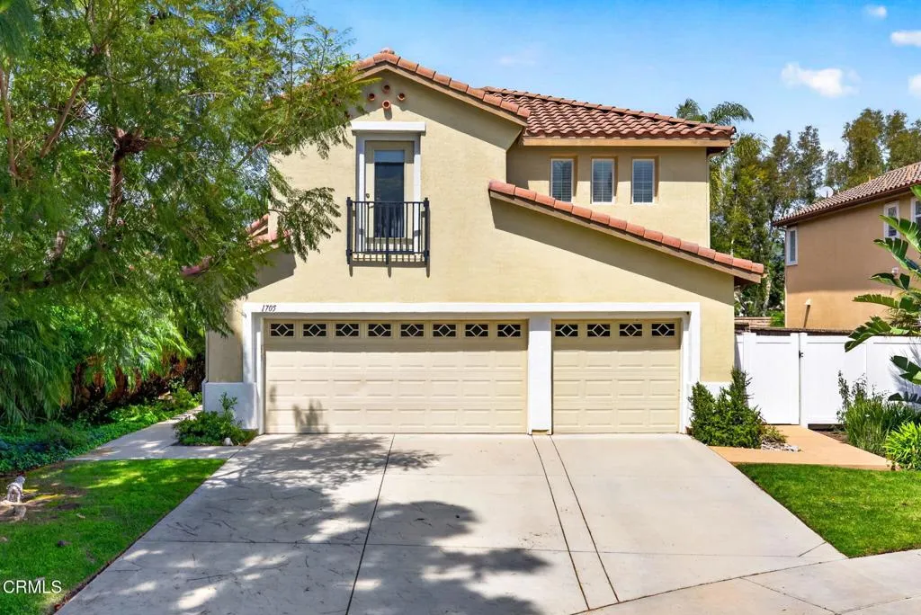 3-web-or-mls-UpmarketMedia-1705ViaPaj-14