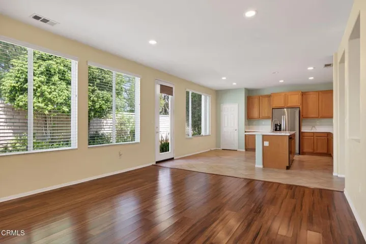 15-web-or-mls-UpmarketMedia-1705ViaPaj-0