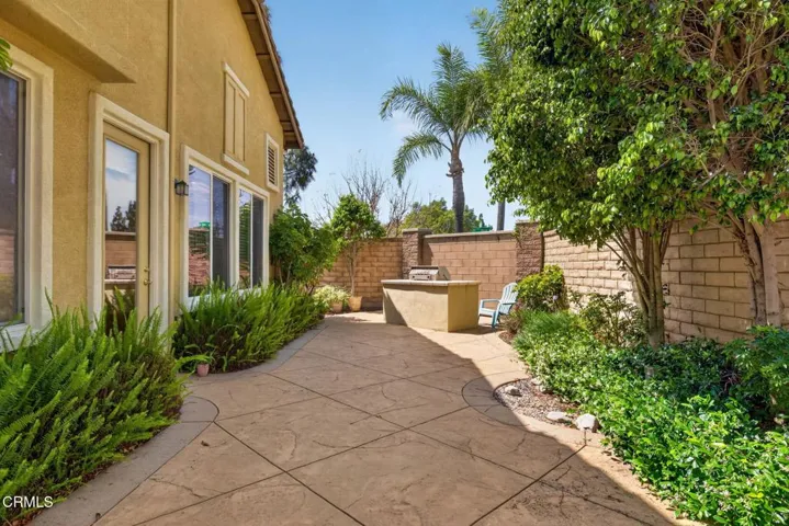 45-web-or-mls-UpmarketMedia-1705ViaPaj-1