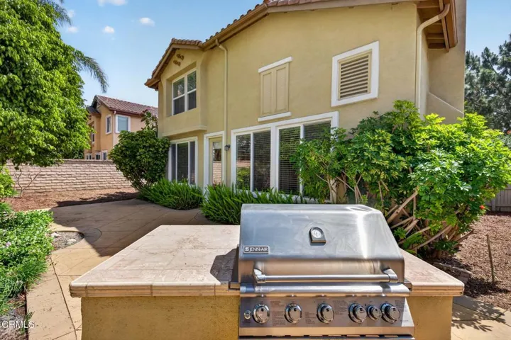 47-web-or-mls-UpmarketMedia-1705ViaPaj-1