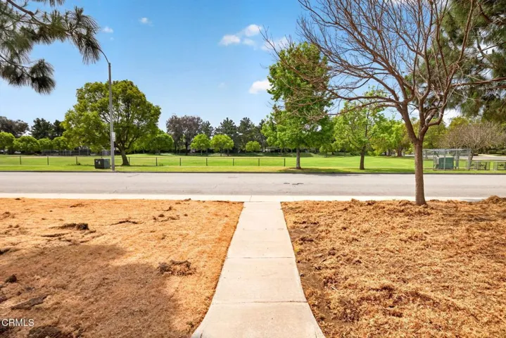 52-web-or-mls-UpmarketMedia-1705ViaPaj-1