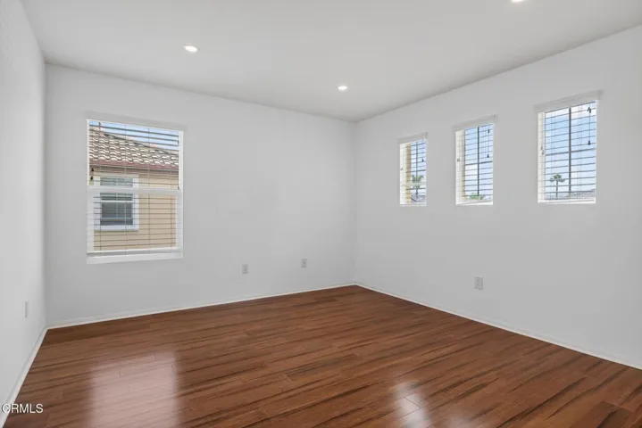35-web-or-mls-UpmarketMedia-1705ViaPaj-1