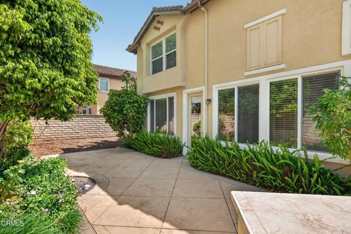 48-web-or-mls-UpmarketMedia-1705ViaPaj-1