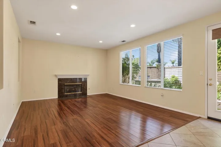 13-web-or-mls-UpmarketMedia-1705ViaPaj-0