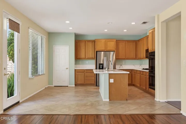 16-web-or-mls-UpmarketMedia-1705ViaPaj-0