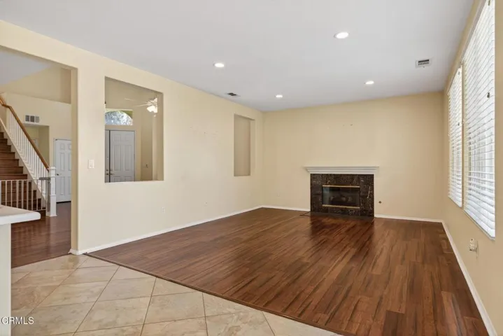 14-web-or-mls-UpmarketMedia-1705ViaPaj-0