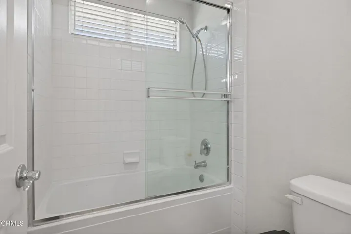 34-web-or-mls-UpmarketMedia-1705ViaPaj-0